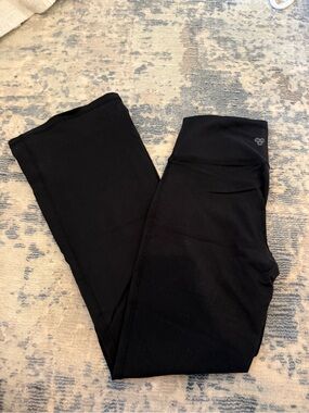 Black Yoga Leggings with Subtle Logo